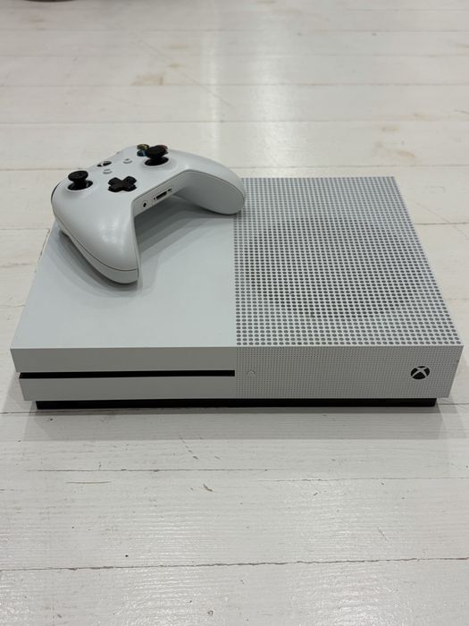 konsola Xbox One s + fifa 26