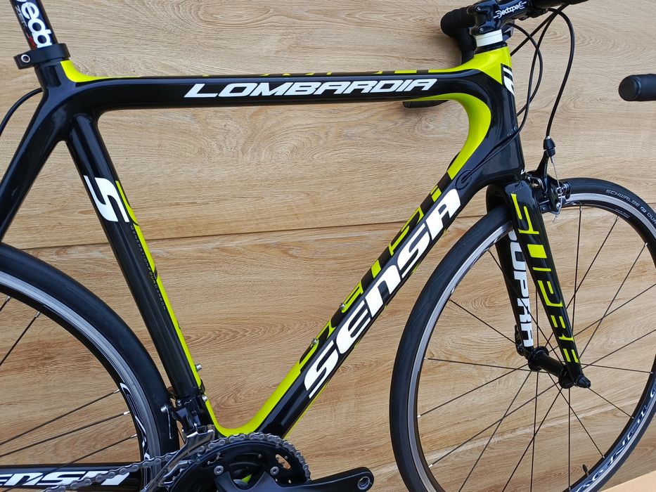 Rower szosowy Sensa Lombardia full carbon Shimano 105 koła Campagnolo