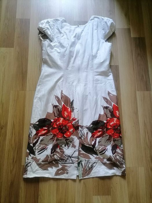 Biała sukienka w kwiaty 44