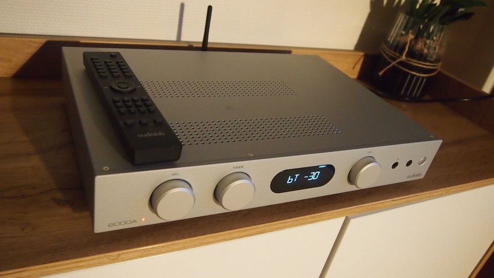 Audiolab 6000a, wzmacniacz stereo, bluetooth