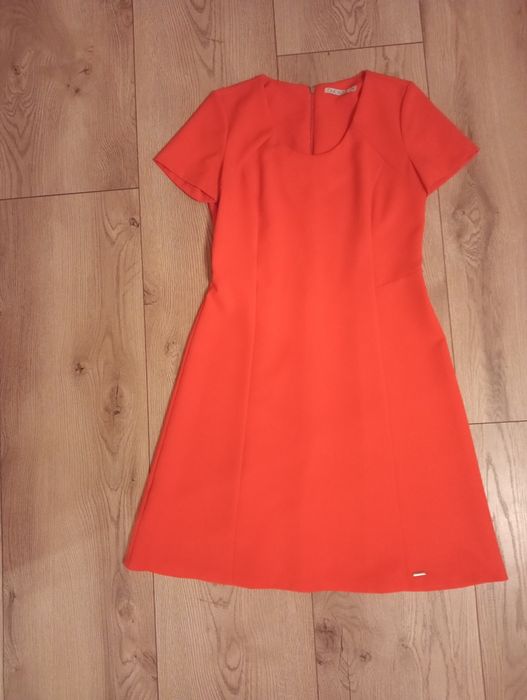Sukienka damska w czerwonym kolorze