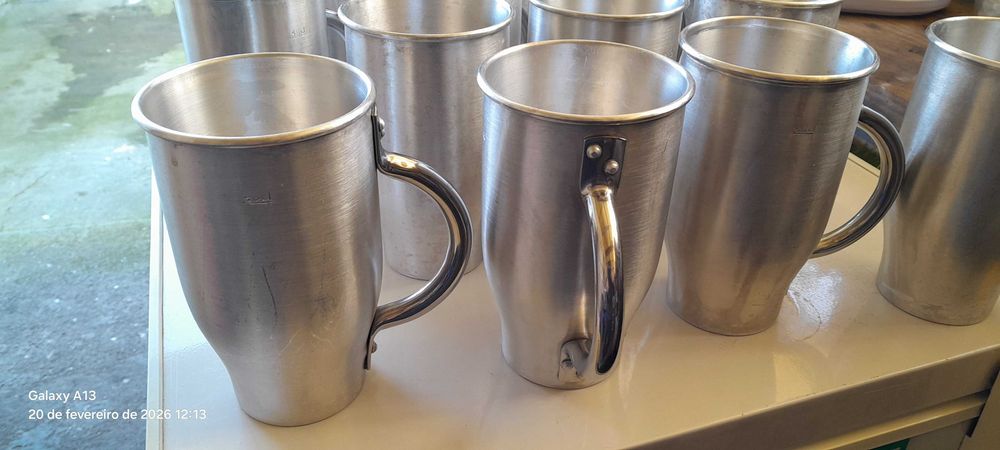 Lote de 14 canecas de alumínio 40 cl