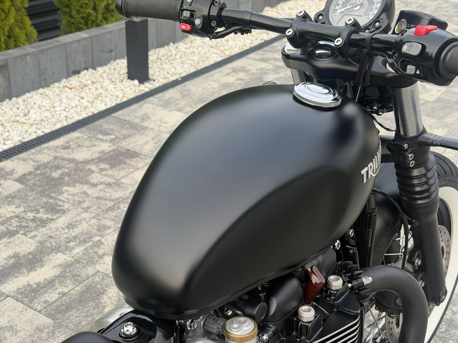triumph bonneville bobber 1200