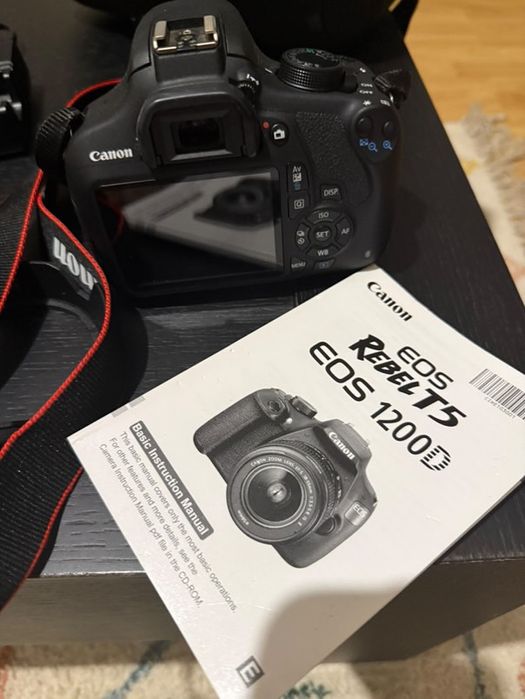 Máquina fotográfica Canon EOS 1200D com duas objetivas