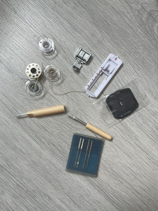 Електромеханічна швейна машишка Veritas Janis