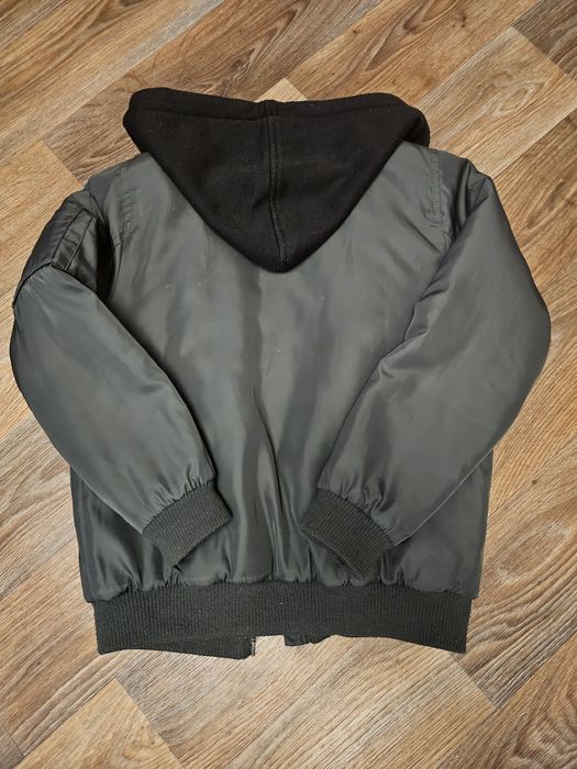 Kurtka pilotka z kapturem