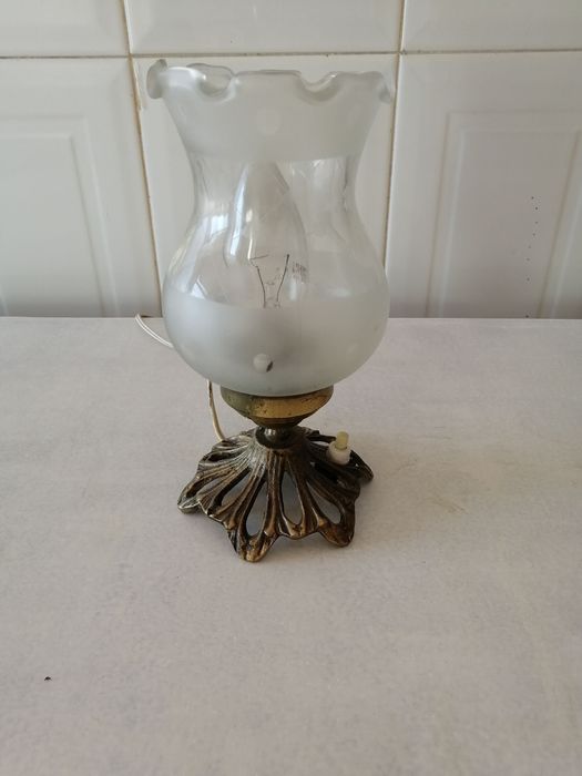 pequeno candeeiro em metal