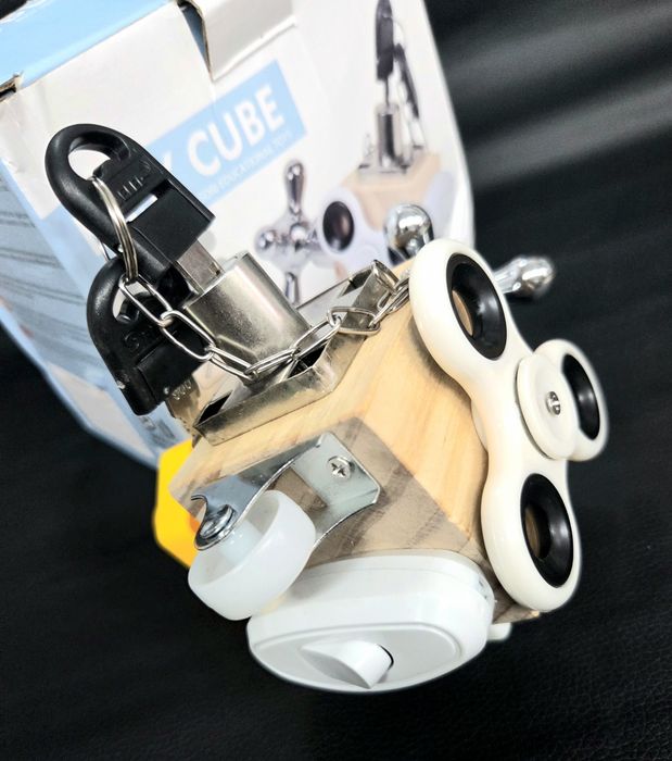 Busy Cube – cubo de atividades e estimulação sensorial