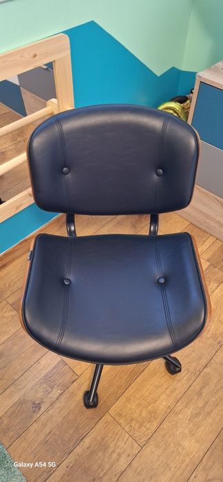 Cadeira de escritório giratória com elevação