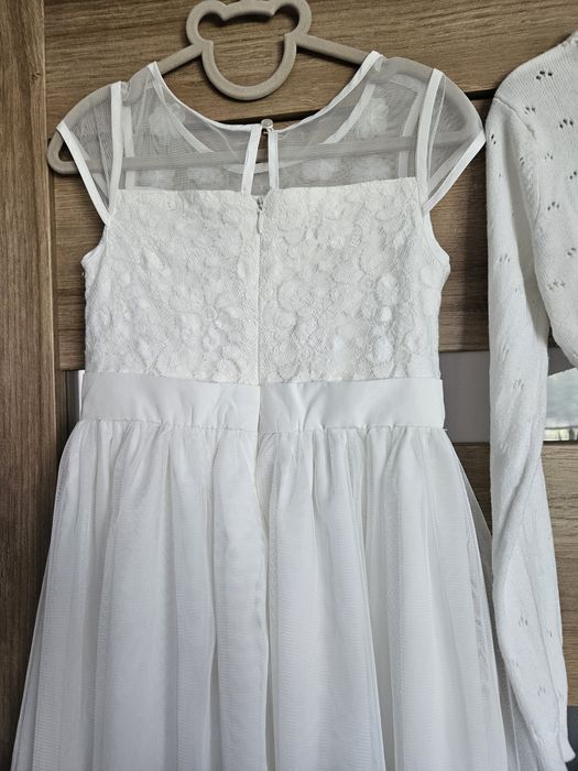 Sukienka wizytowa biała z sweterkiem bolerkiem