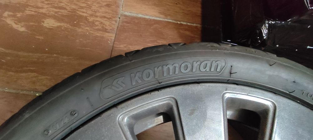 Opony z felgami Kormoran 4 szt.