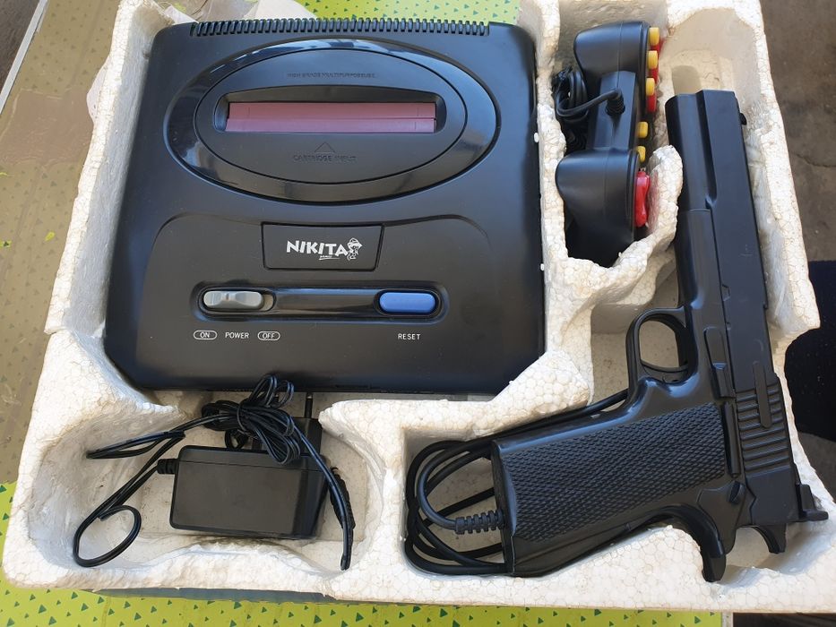 Playstation com caixa e 2 comandos