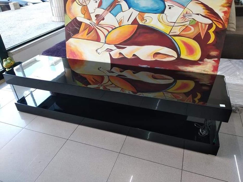 Móvel de TV Preto Laçado com Luz