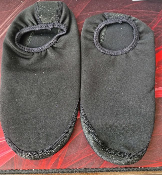 Тапочки для пляжу та басейну