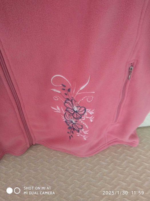 Bluza polarowa na zamek zdobiona haftem r 48 -50