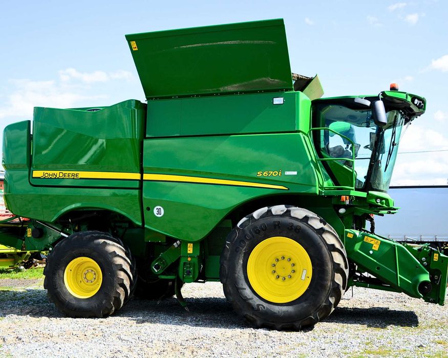 John Deere S670I