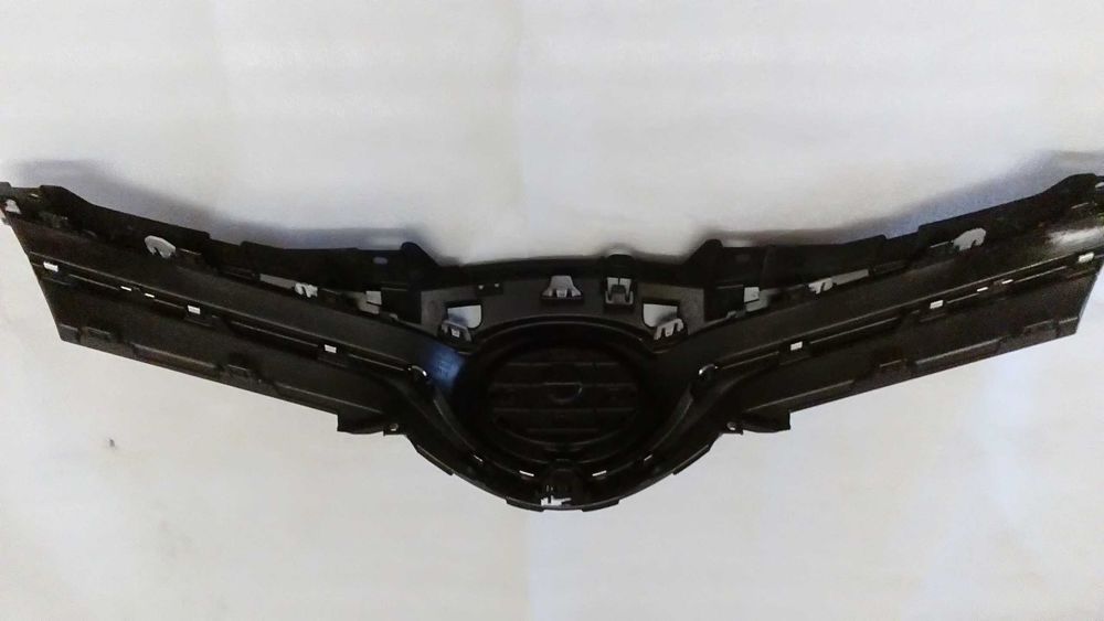 Toyota Yaris III FL Hybrid 2014–2017 – grill + reflektor lewy i prawy