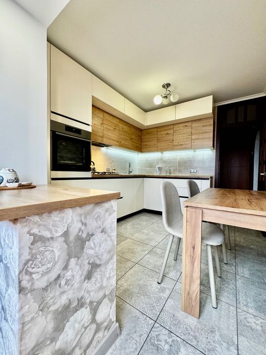 Красива 4-кімнатна з РЕМОНТОМ! Гарне планування! Найкращий район! A11