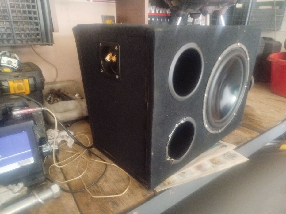 Tuba basowa, głośniki