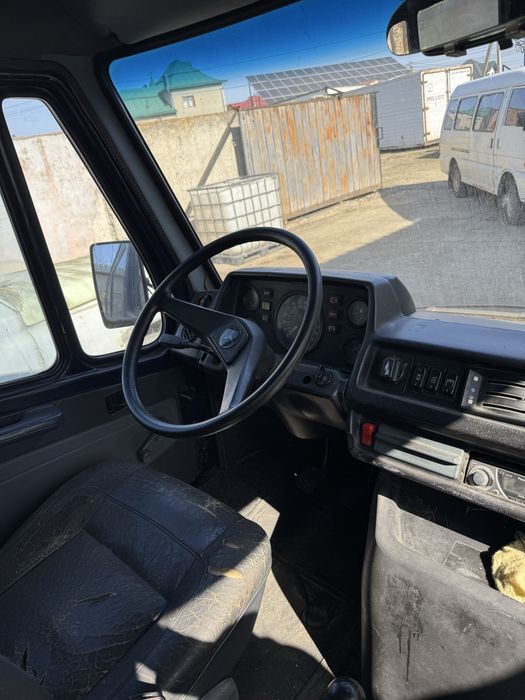 Мікроавтобус Mercedes Benz 210