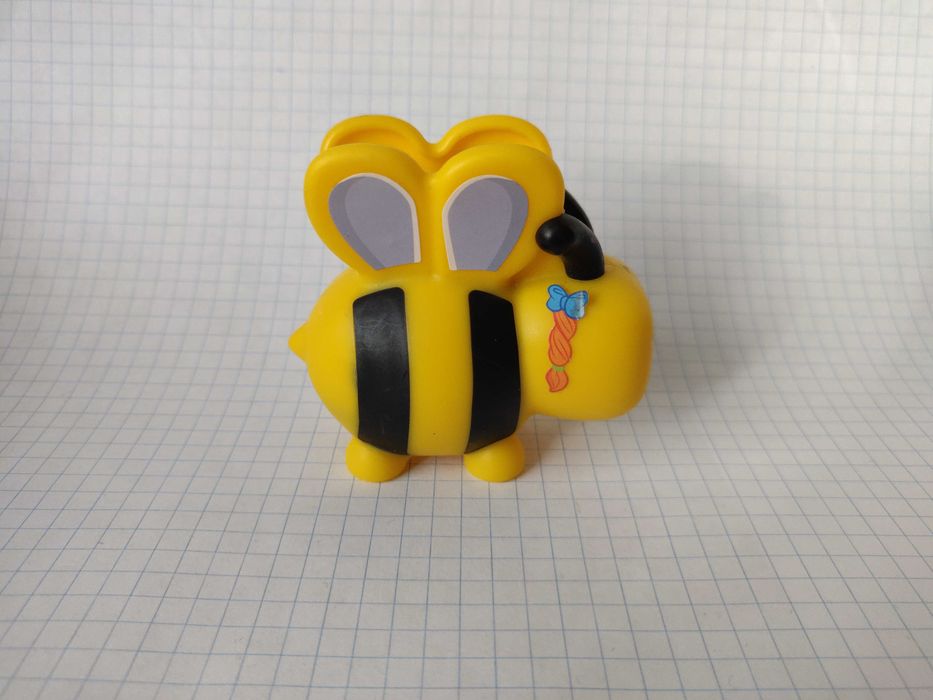 McDonalds Happe Meal  2020 г. пчелка серия: Аdopt me pets, Roblox.