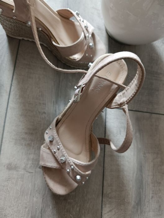 Buty na koturnie 38 na lato sandały