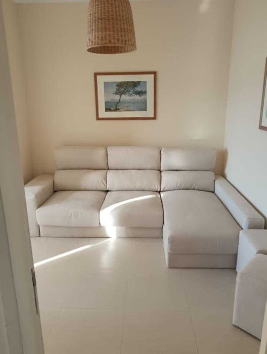 Apartamento T2 para arrendar, no centro, de meados de junho até meados de setembro.
