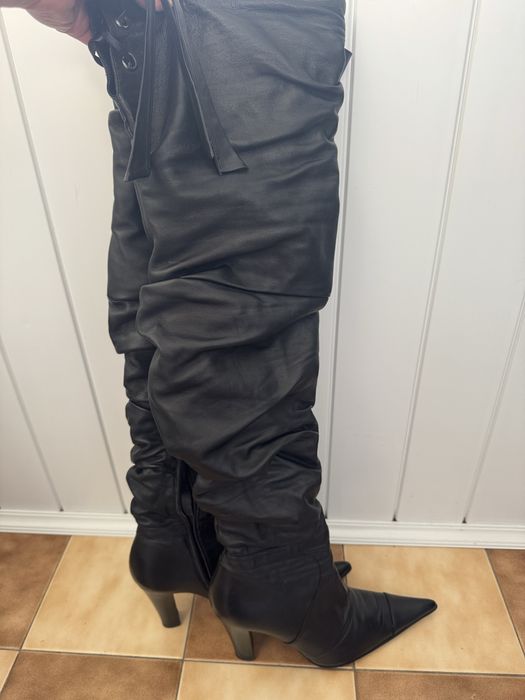 Чорні шкіряні ботфорти