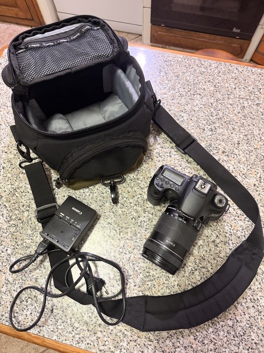 camara canon 60d EOS + EFS 18-135mm f/3.5-5.6