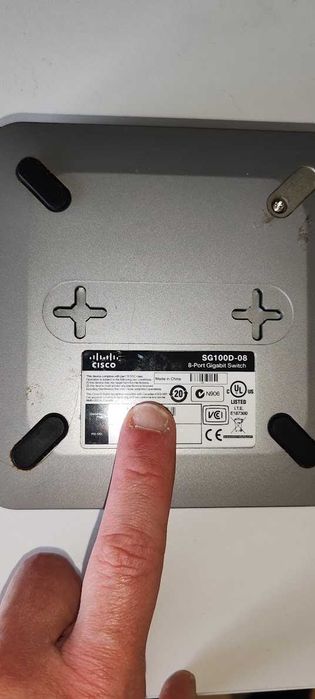Switch Cisco SG100D-08. 8-Port Gigabit Switch