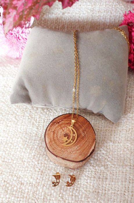Conjunto de colar e brincos aço inoxidável dourado com lua e estrelas