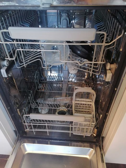 Посудомийка Whirpool.