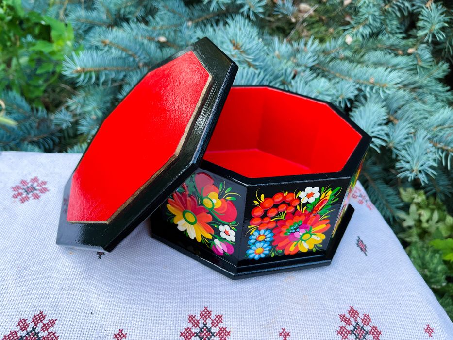 Скринька.Петриківський розпис