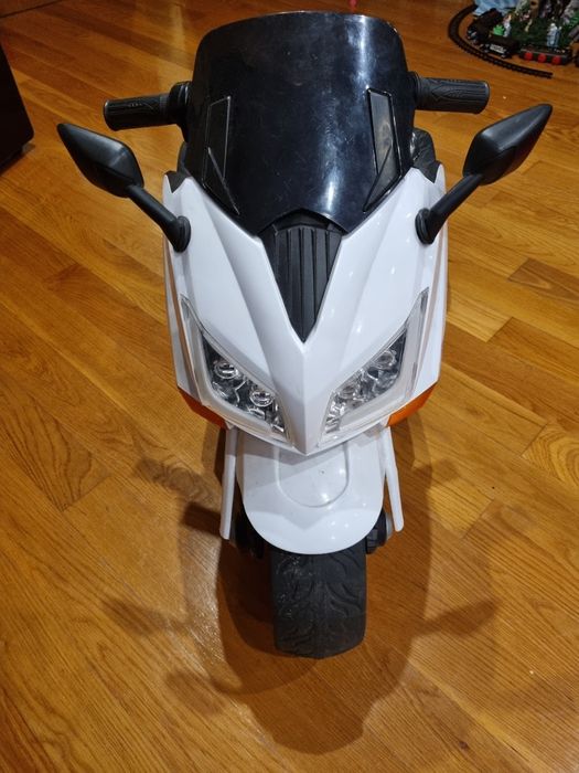 Mota eléctrica dos 2 aos 5 anos