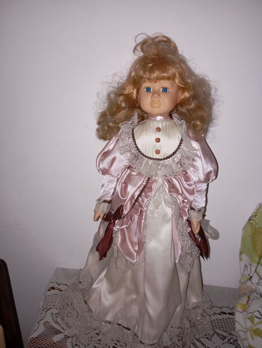 Boneca de porcelana colecionável – estilo vintage