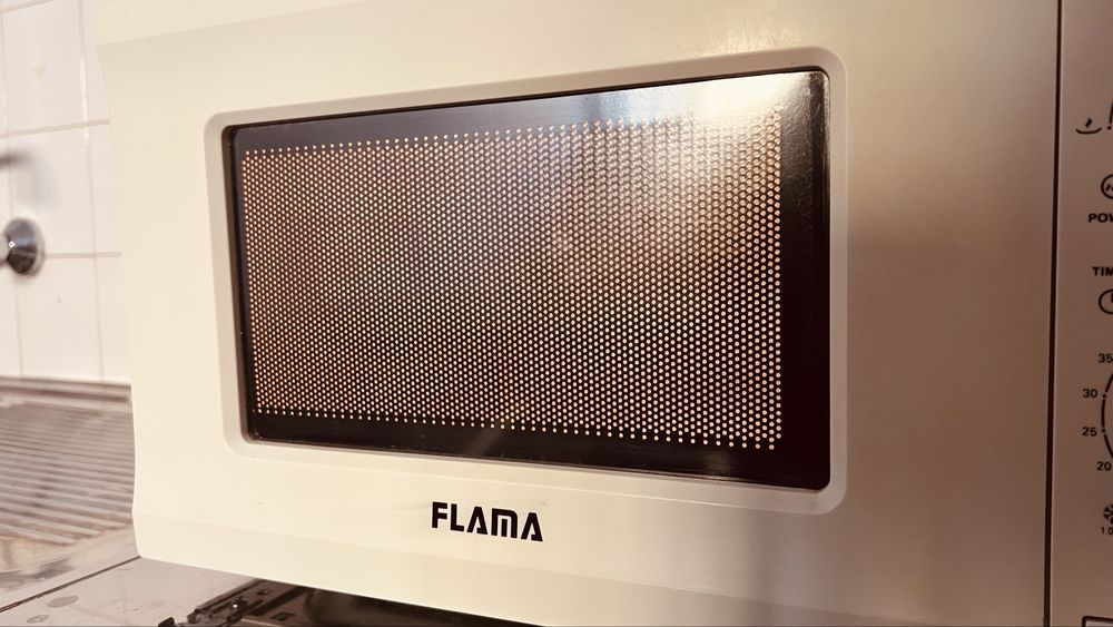 Micro-ondas Flama Branco – Excelente Estado