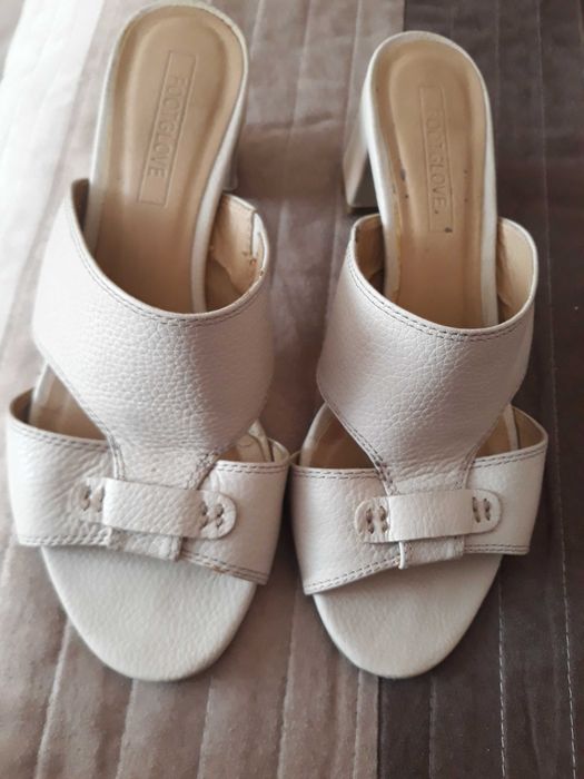 Eleganckie klapki koloru ecru