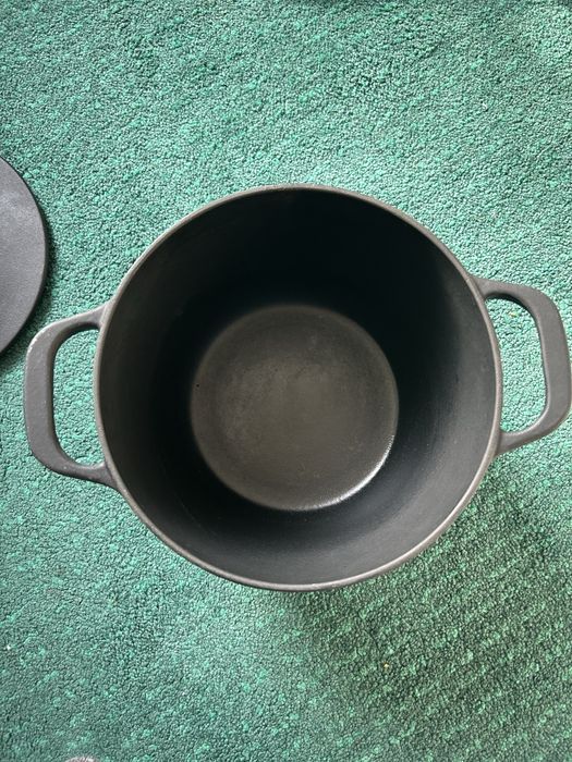 VARDAGEN Garnek z pokrywką, żeliwo emaliowane Matowy/czarny, 5 l
