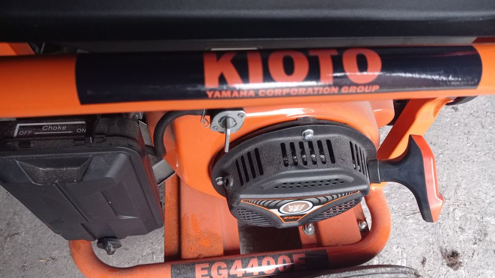 Бензогенератор Kioto EG4400E