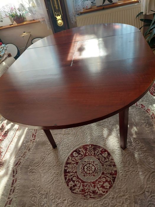 Stół drewniany owalny