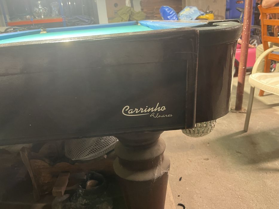 Mesa de snoker e maquina imperial