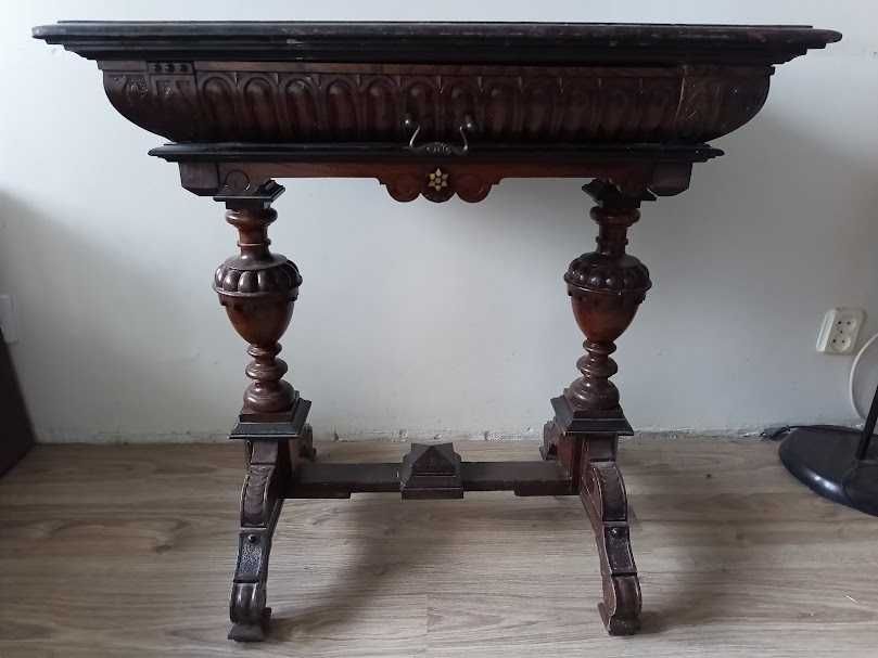 Zabytkowy stolik ANTYK