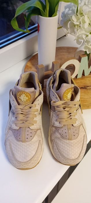 Buty Nike Huarache Run beż z białym  40,5
