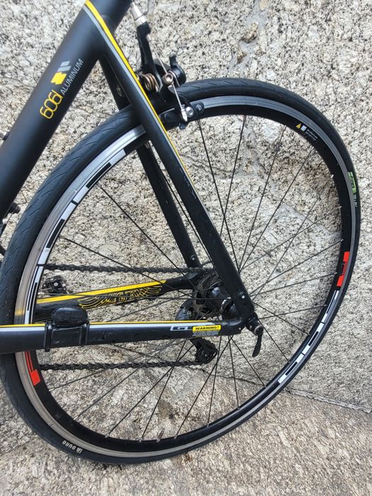 Bicicleta de Estrada GT Series 4.0 – Alumínio/Carbono – Shimano Claris