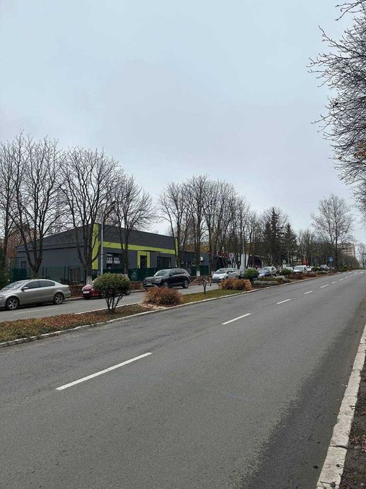 Оренда комерційних приміщень 200 кв.м та 120 кв. м у центрі Ладижина!