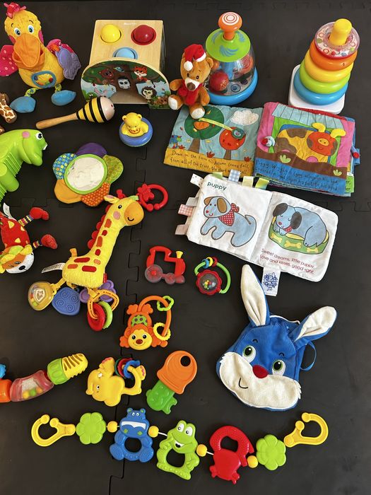 Zabawki dla maluszka, 23 elementy.