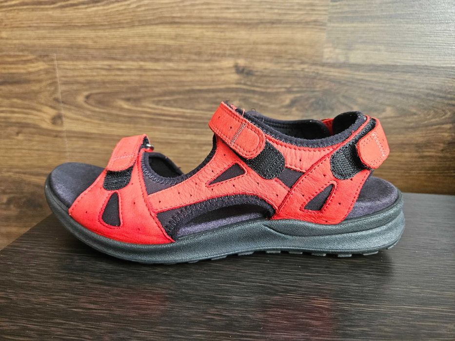 Сандалии Legero/ECCO (Австрия) р. 40 стелька 26 см, ярко- красные. Срочно.