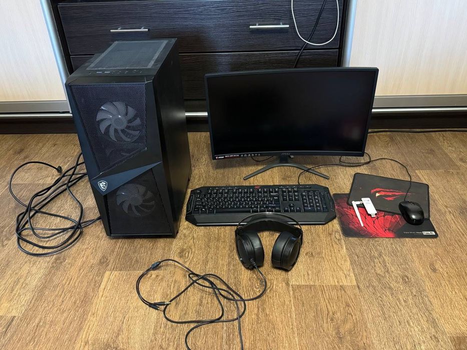 Ігровий ПК (+монітор,клавіатура,мишка,2 килимки,навушники)