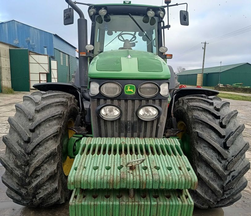 John Deere 7830 .