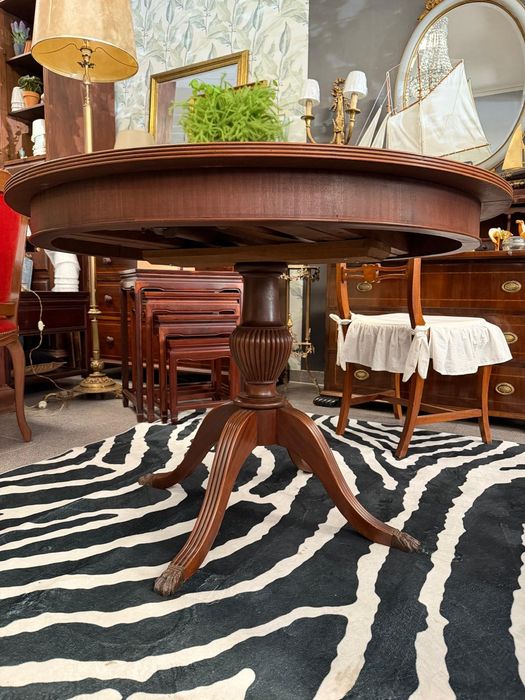 Mesa de Jantar Redonda Extensível em Mogno.